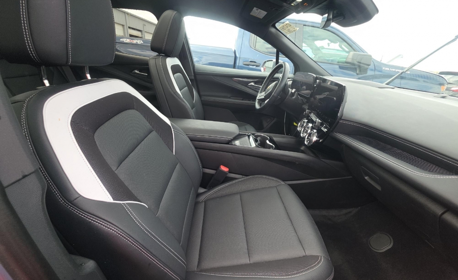 2024 Chevrolet Blazer EV eAWD 2LT, 39902, Photo