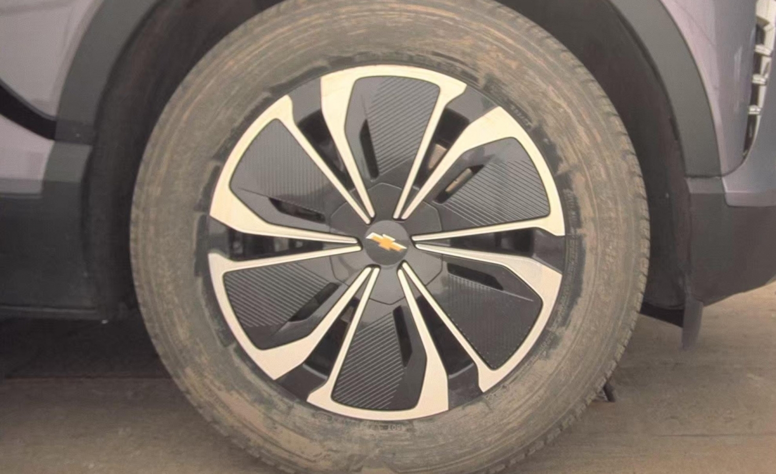 2024 Chevrolet Blazer EV eAWD 2LT, 39904, Photo