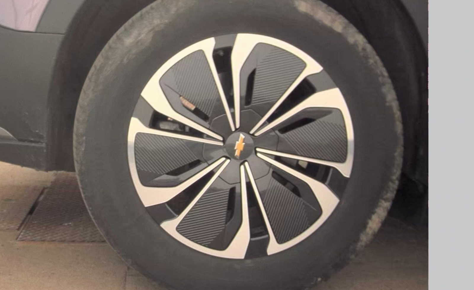 2024 Chevrolet Blazer EV eAWD 2LT, 39904, Photo