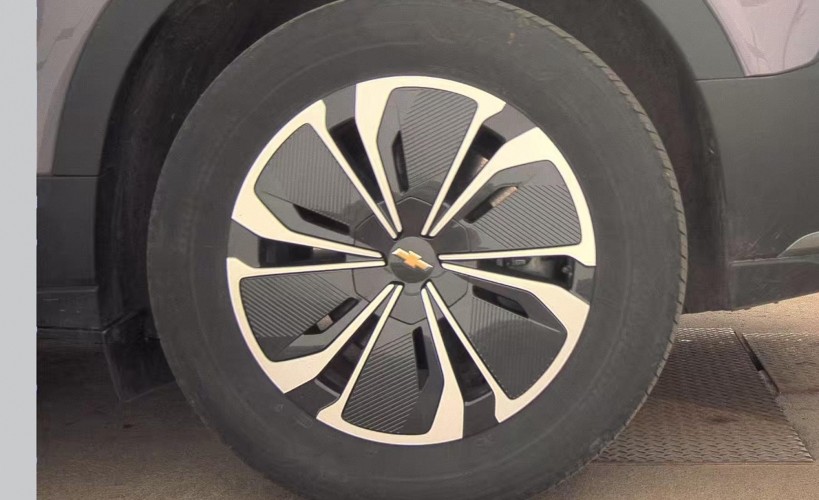 2024 Chevrolet Blazer EV eAWD 2LT, 39904, Photo