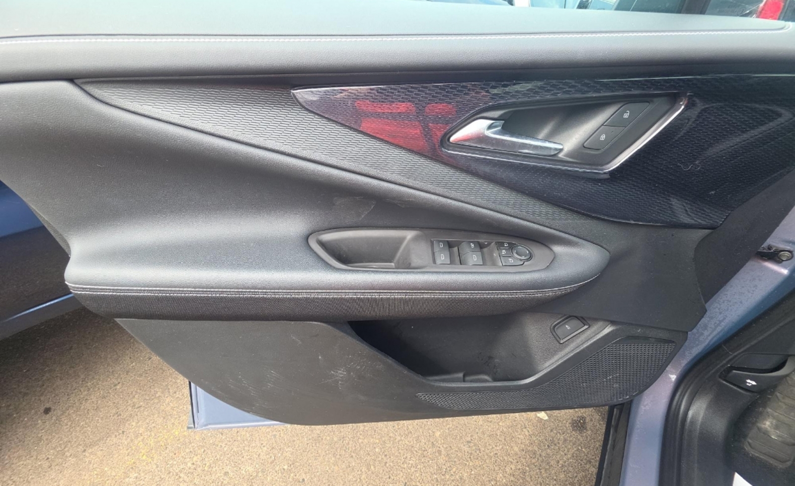 2024 Chevrolet Blazer EV eAWD 2LT, 39904, Photo