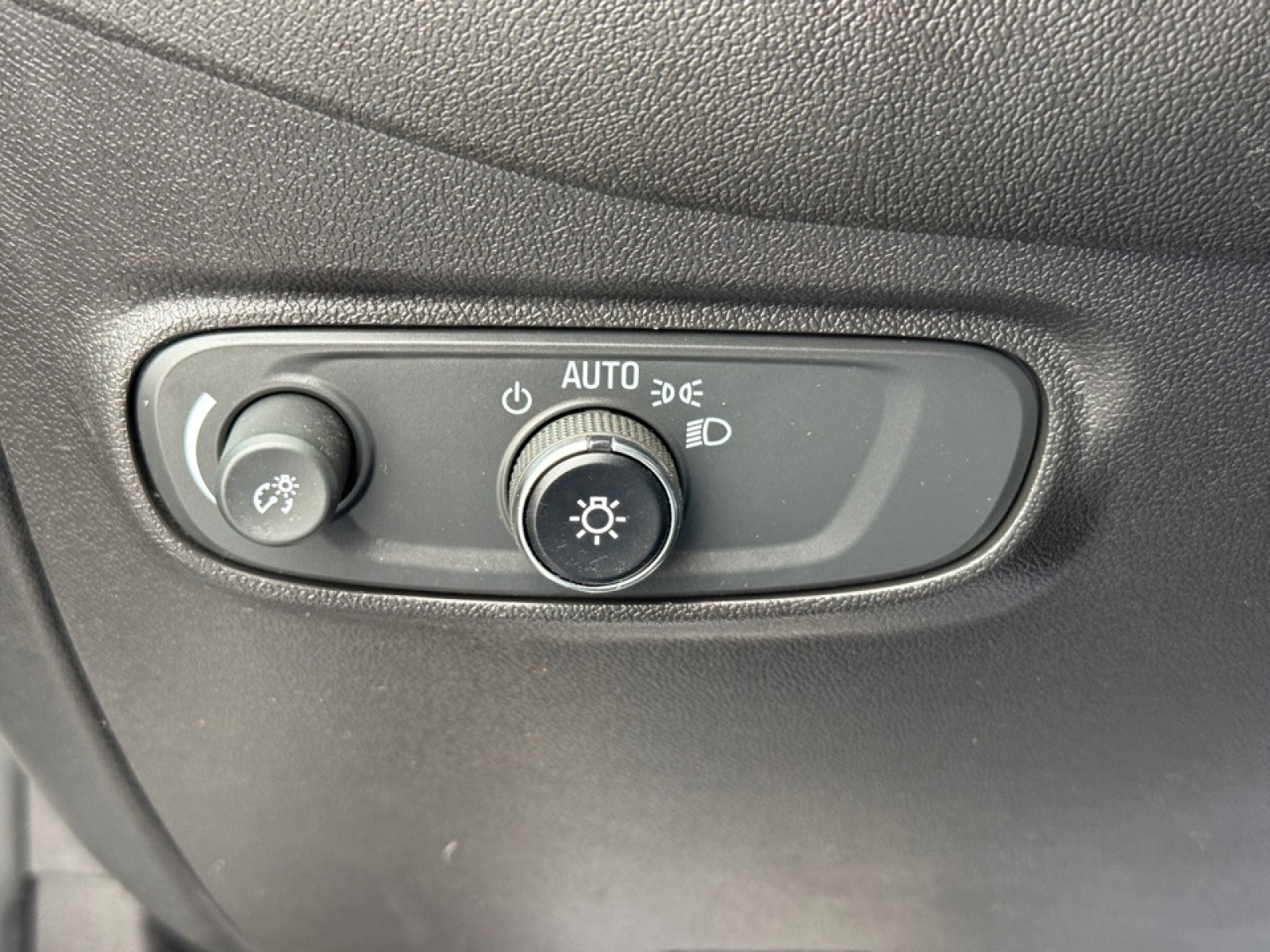 2024 Chevrolet Equinox FWD LT, 39411, Photo