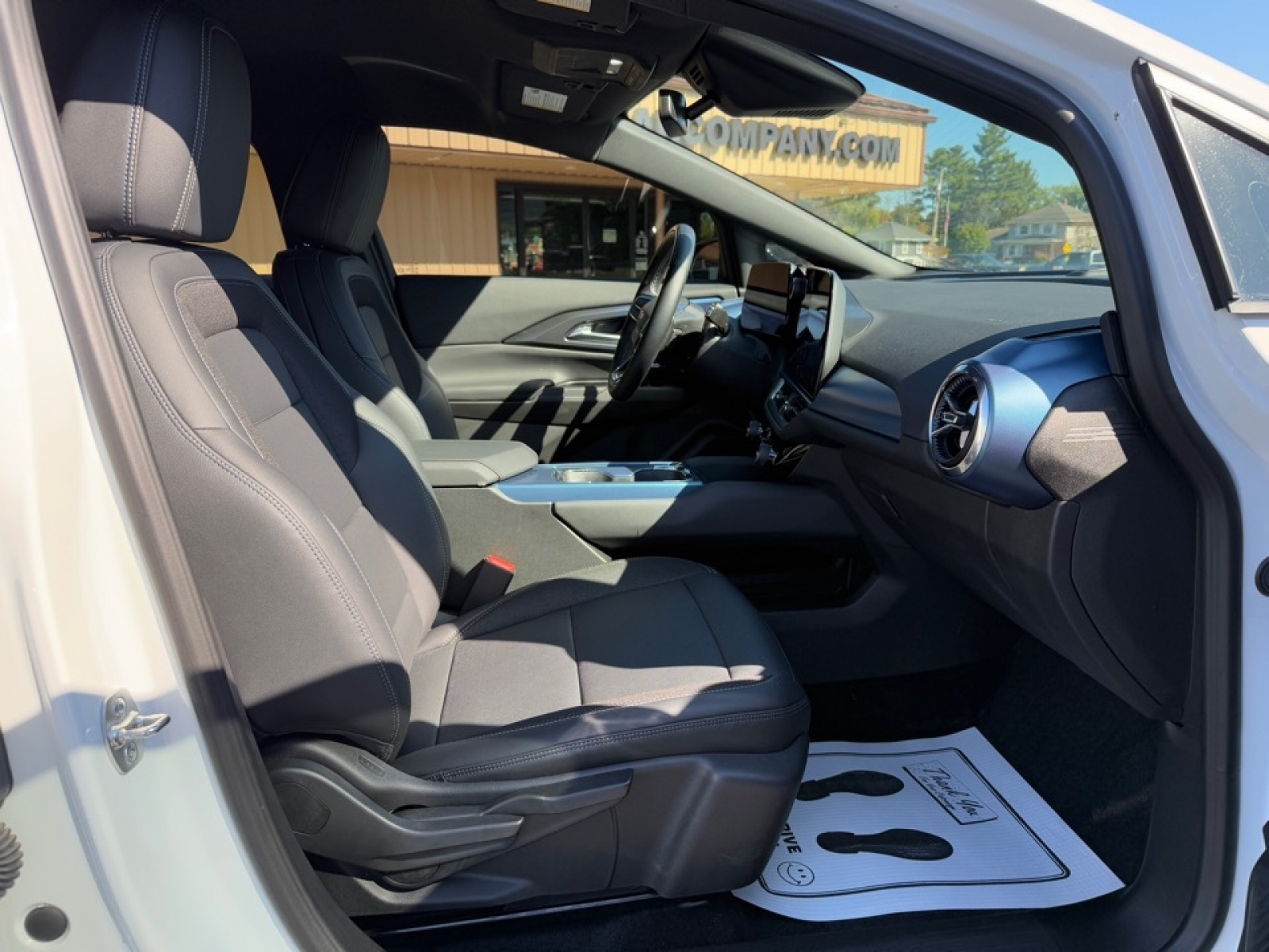 2024 Chevrolet Equinox EV LT, 39035, Photo