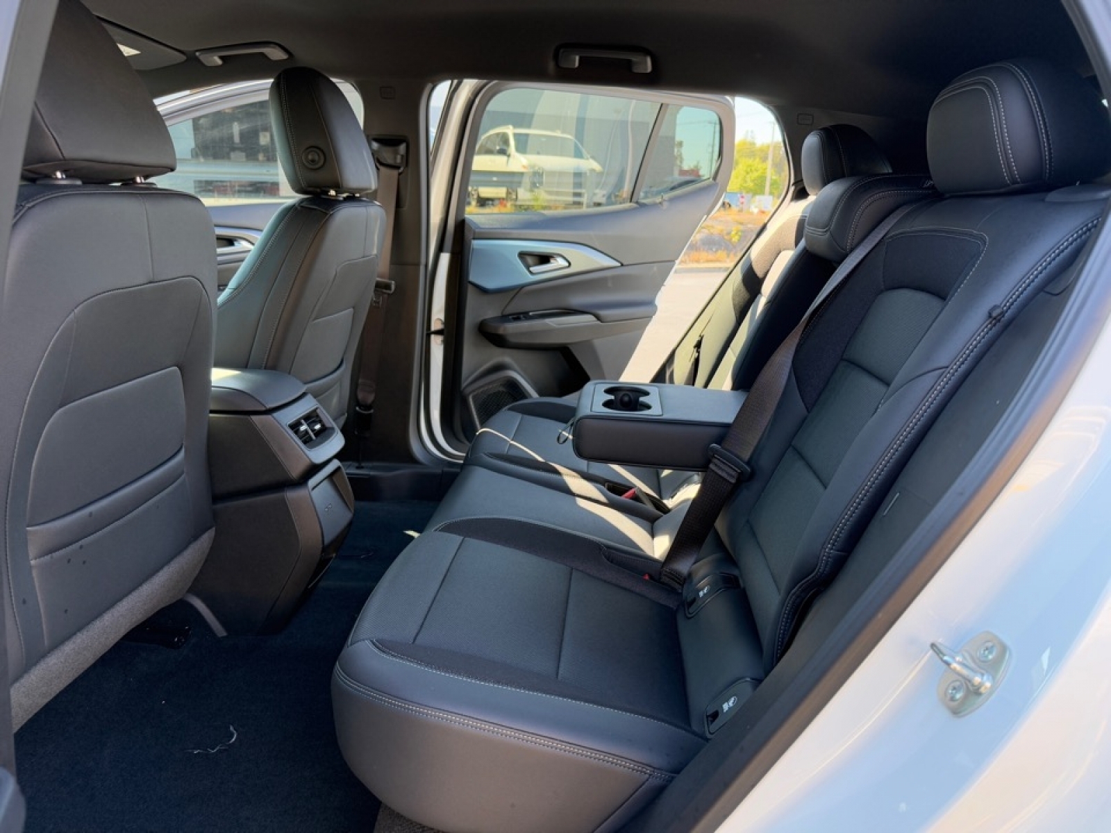 2024 Chevrolet Equinox EV LT, 39035, Photo