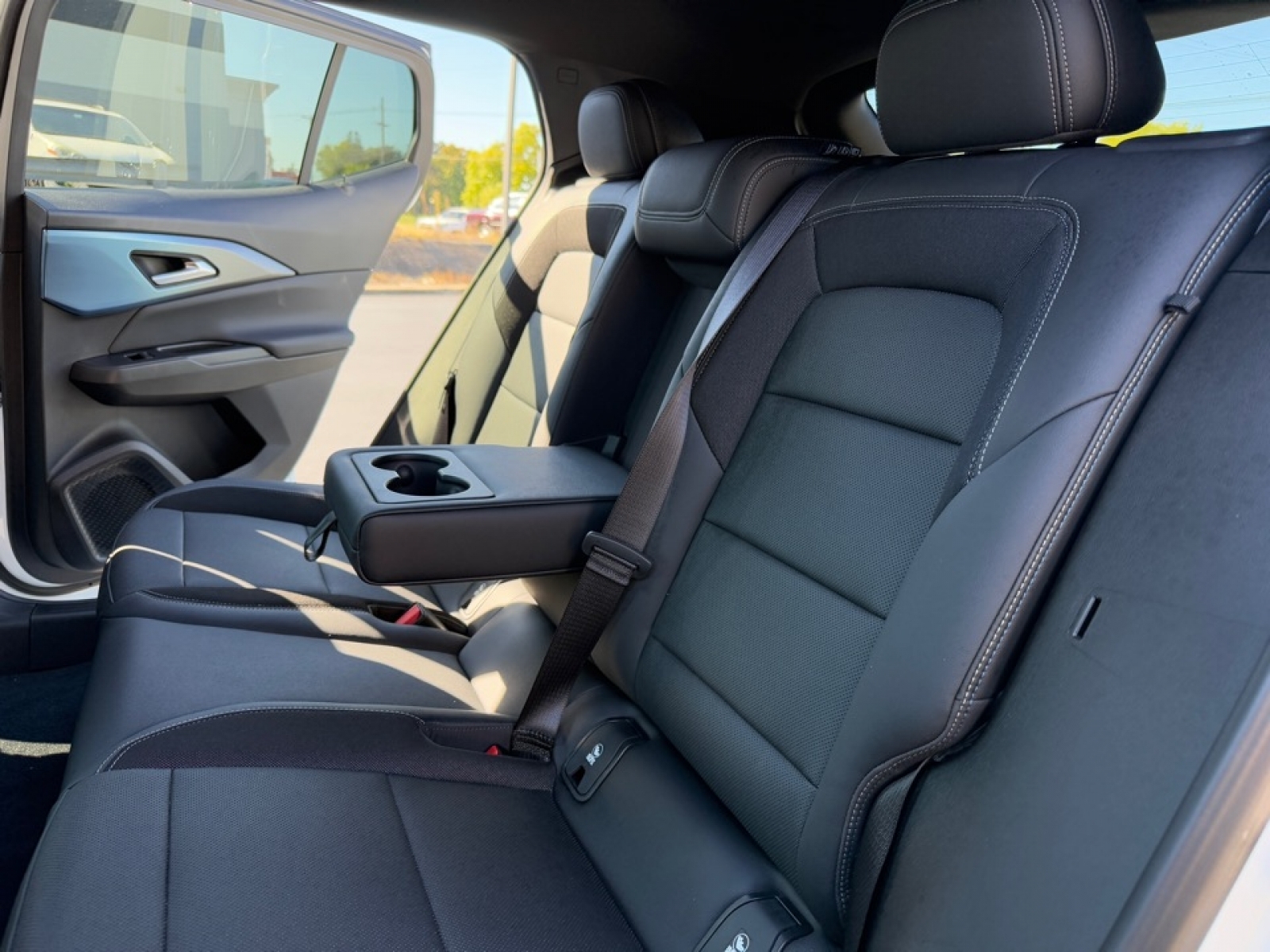 2024 Chevrolet Equinox EV LT, 39035, Photo