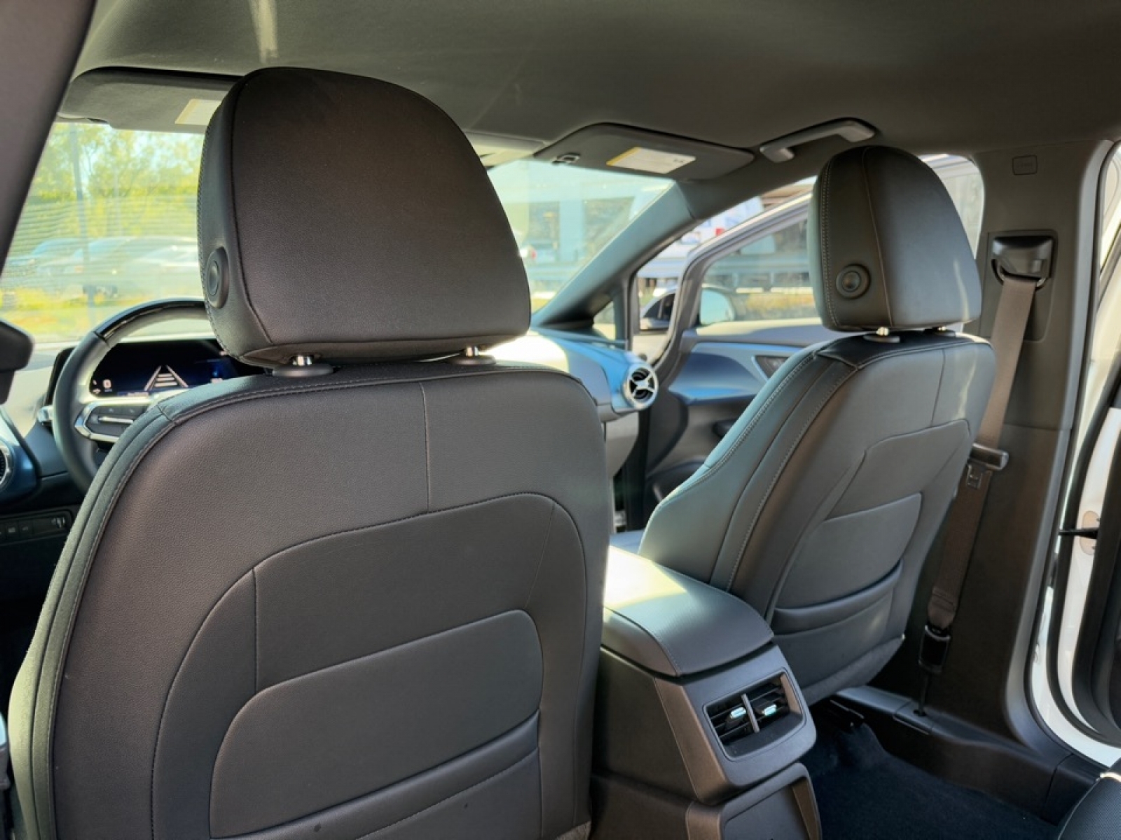 2024 Chevrolet Equinox EV LT, 39035, Photo