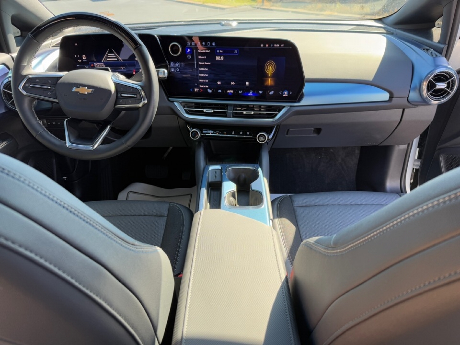 2024 Chevrolet Equinox EV LT, 39035, Photo