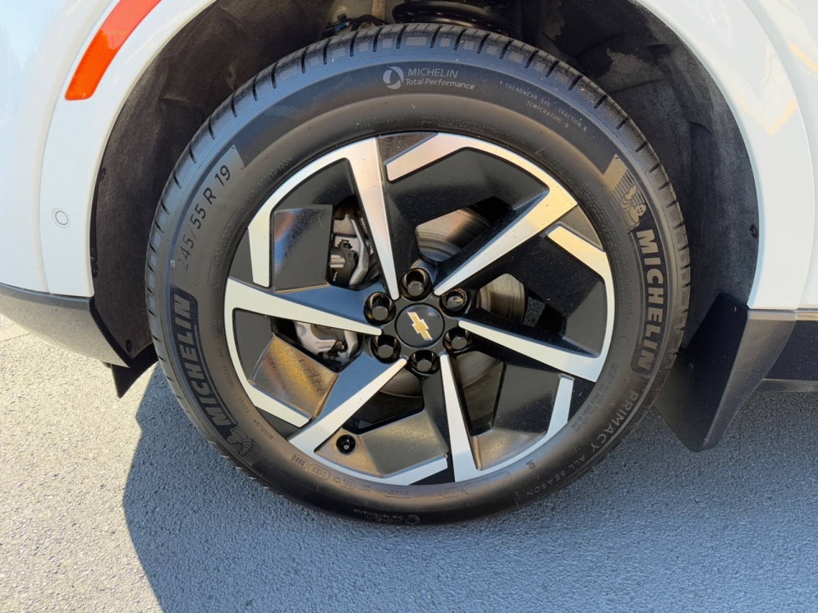 2024 Chevrolet Equinox EV LT, 39035, Photo