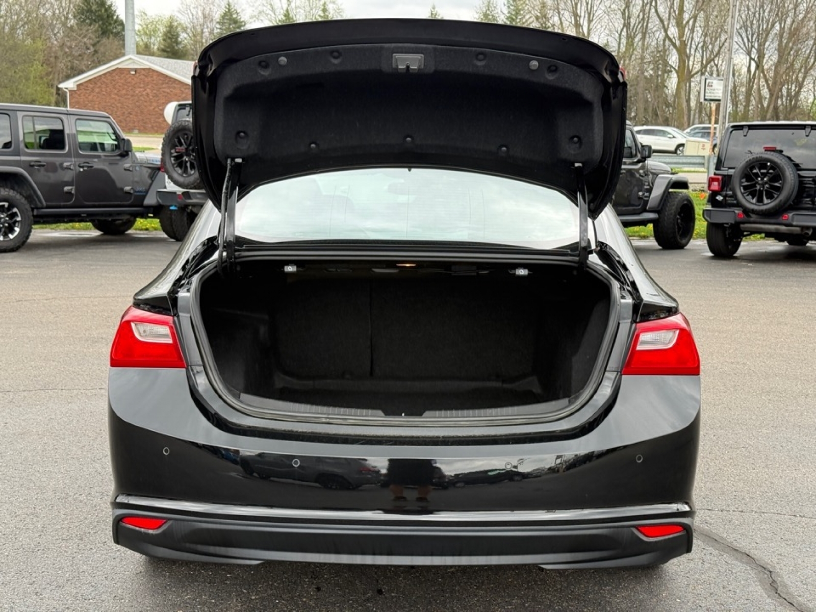 2024 Chevrolet Malibu FWD 1LT, 39744, Photo