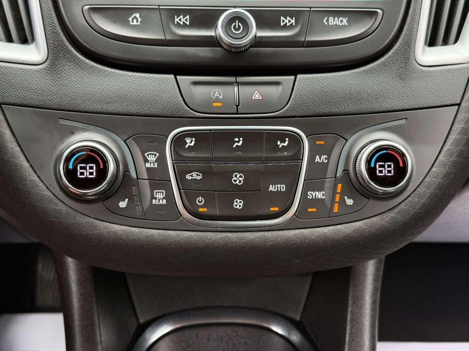 2024 Chevrolet Malibu FWD 1LT, 39744, Photo