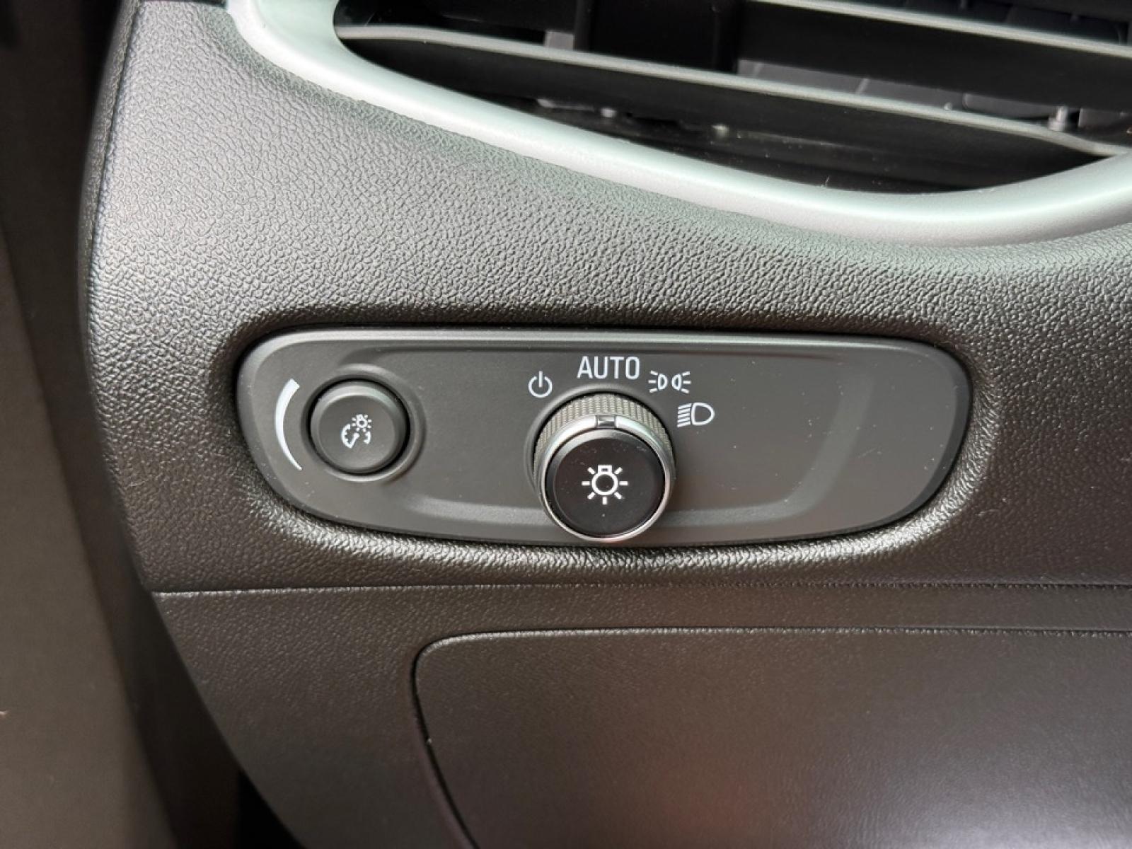 2024 Chevrolet Malibu FWD 1LT, 39744, Photo