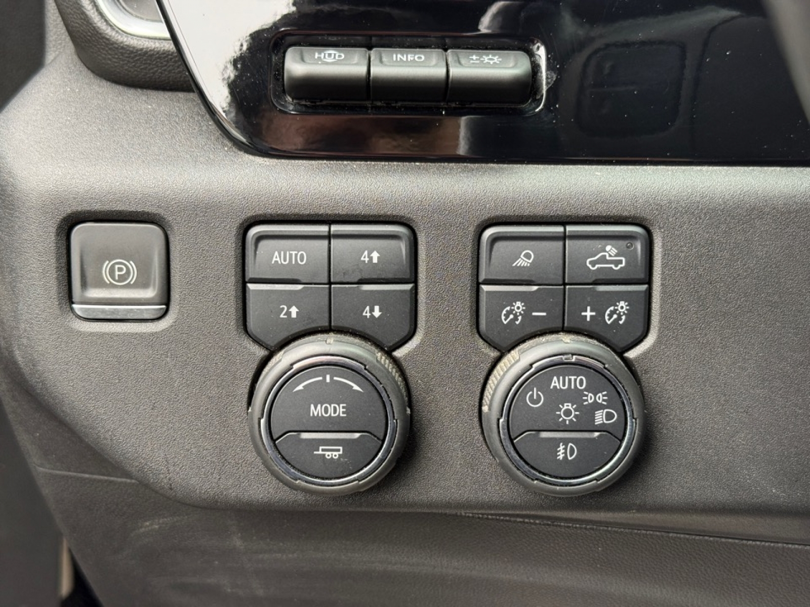 2024 Chevrolet Silverado 2500HD 4WD Crew Cab Standard Bed LTZ, 39213, Photo