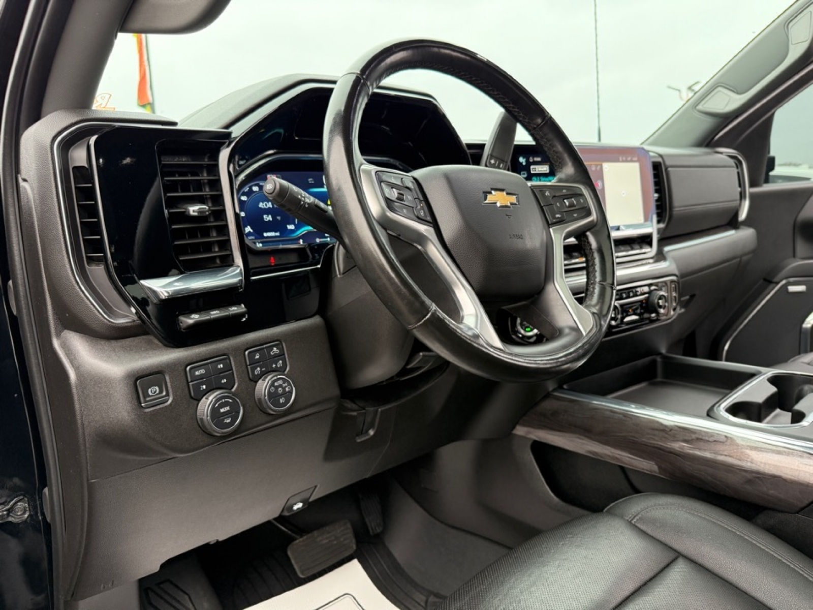 2024 Chevrolet Silverado 2500HD 4WD Crew Cab Standard Bed LTZ, 39214, Photo