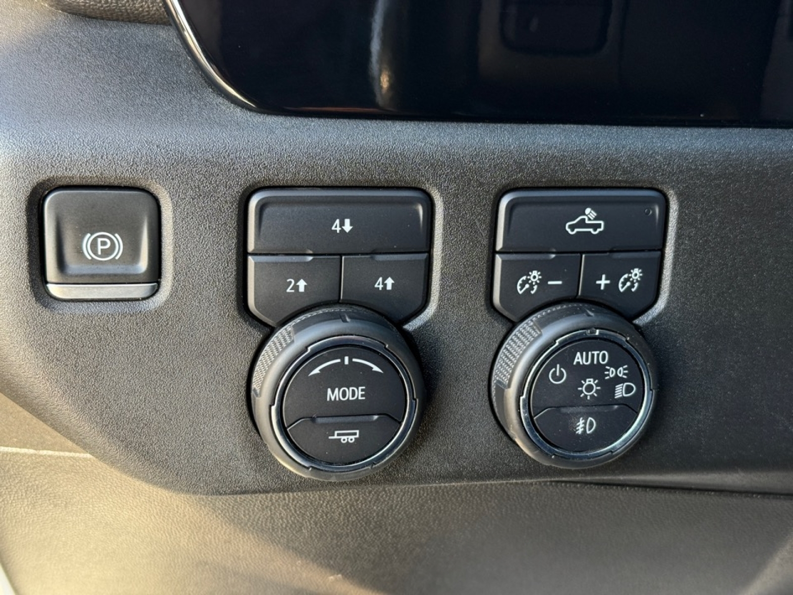 2024 Chevrolet Silverado 2500HD 4WD Crew Cab Standard Bed LT, 39240, Photo