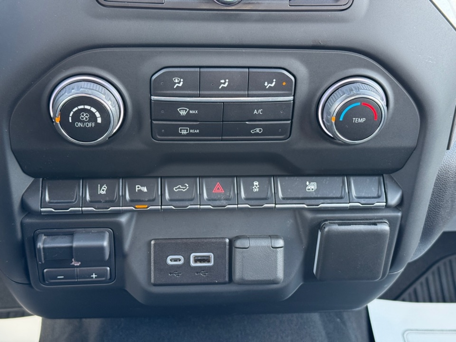 2024 Chevrolet Silverado 2500HD 4WD Crew Cab Standard Bed Custom, 39597, Photo