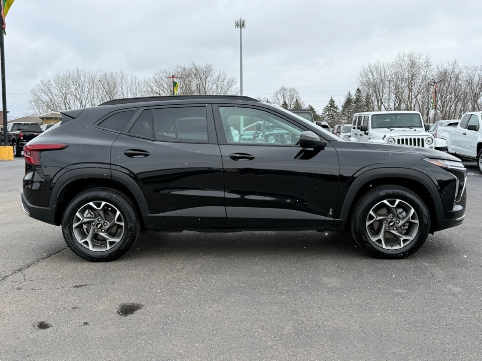 2024 Chevrolet Trax FWD LT, 39295, Photo