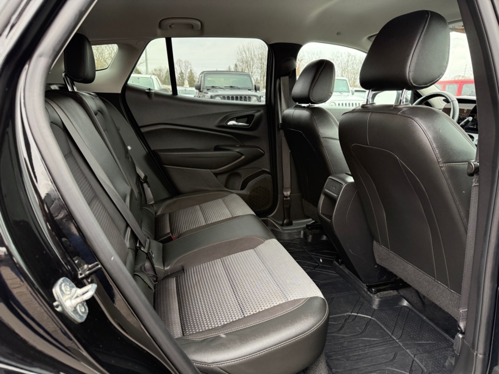 2024 Chevrolet Trax FWD LT, 39295, Photo