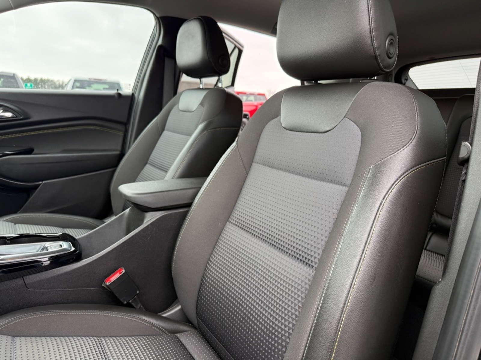 2024 Chevrolet Trax FWD LT, 39295, Photo