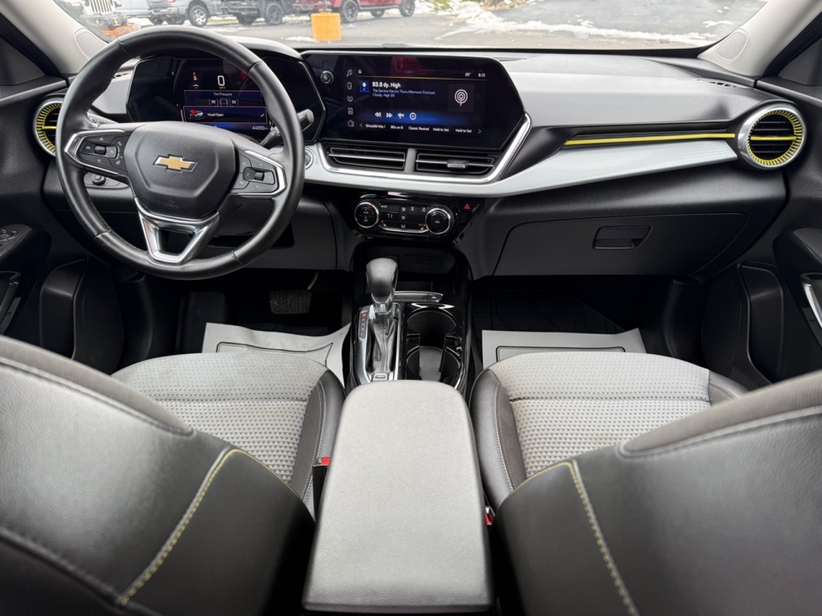 2024 Chevrolet Trax FWD LT, 39295, Photo