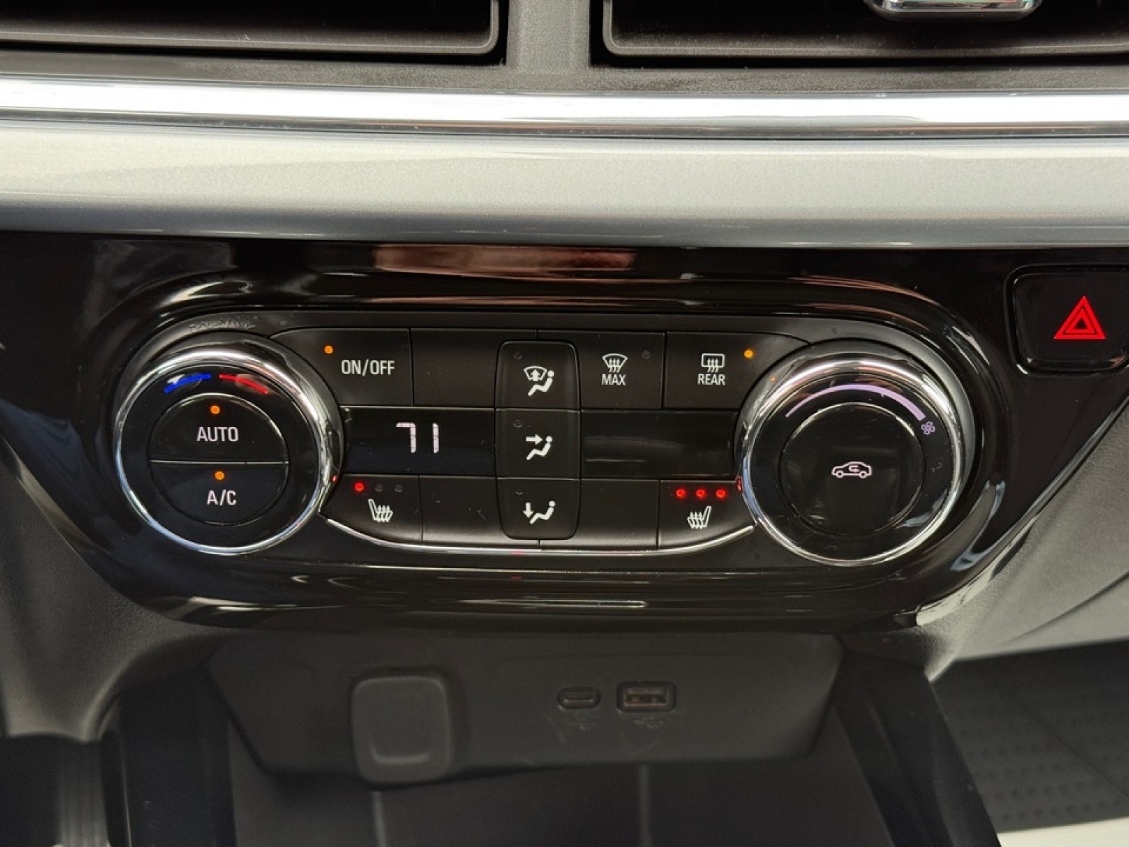 2024 Chevrolet Trax FWD LT, 39295, Photo