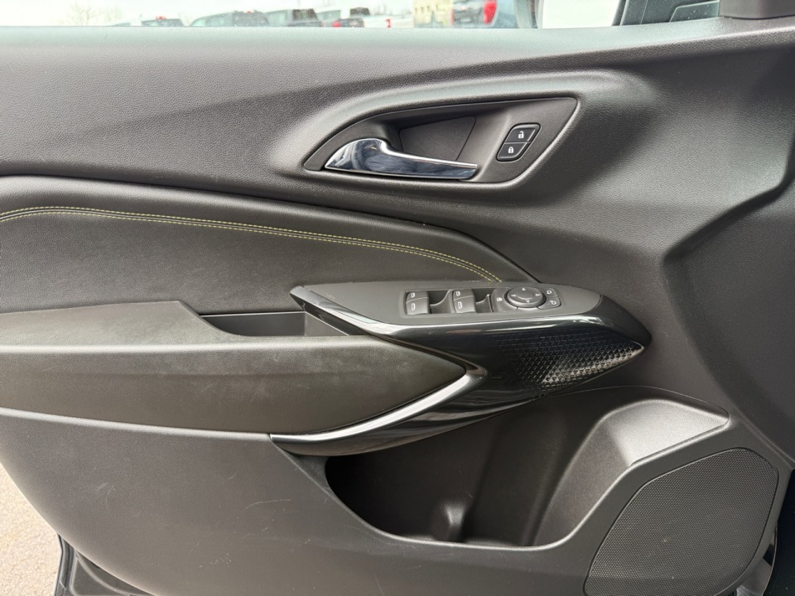 2024 Chevrolet Trax FWD LT, 39295, Photo