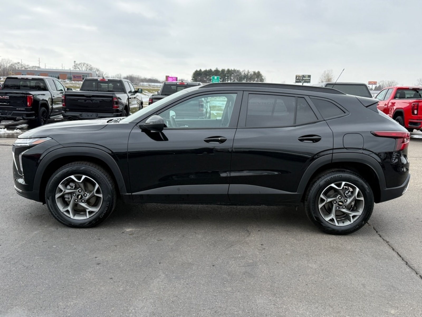2024 Chevrolet Trax FWD LT, 39295, Photo