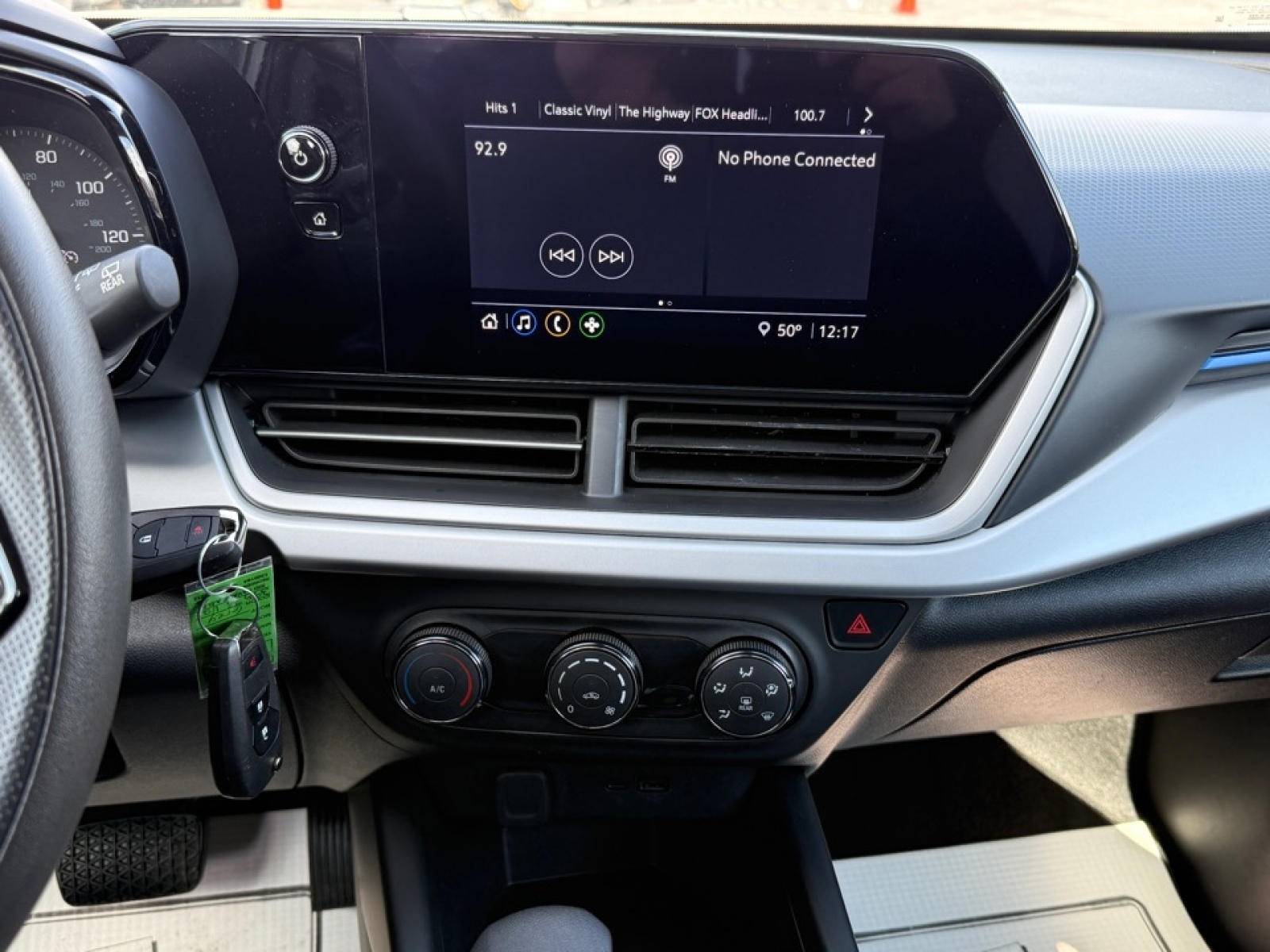 2024 Chevrolet Trax FWD SP, 39573, Photo