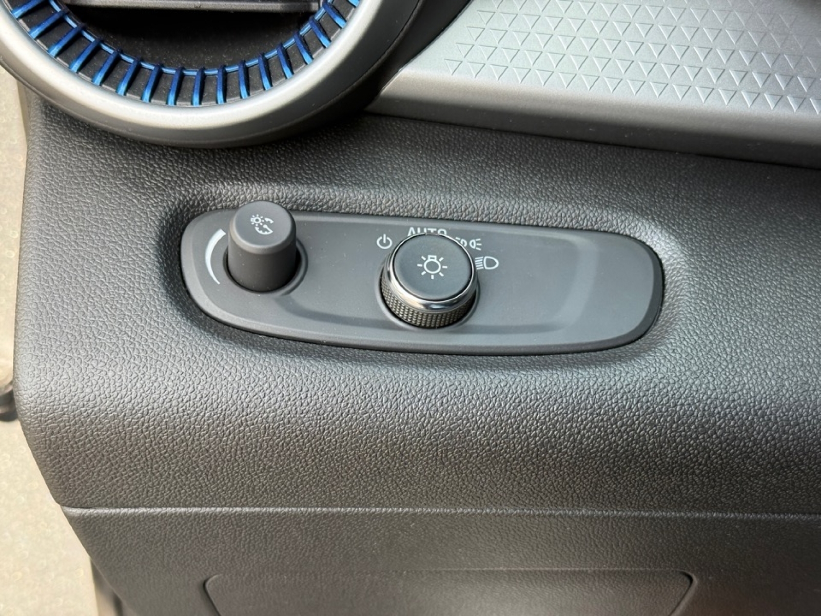 2024 Chevrolet Trax FWD SP, 39573, Photo