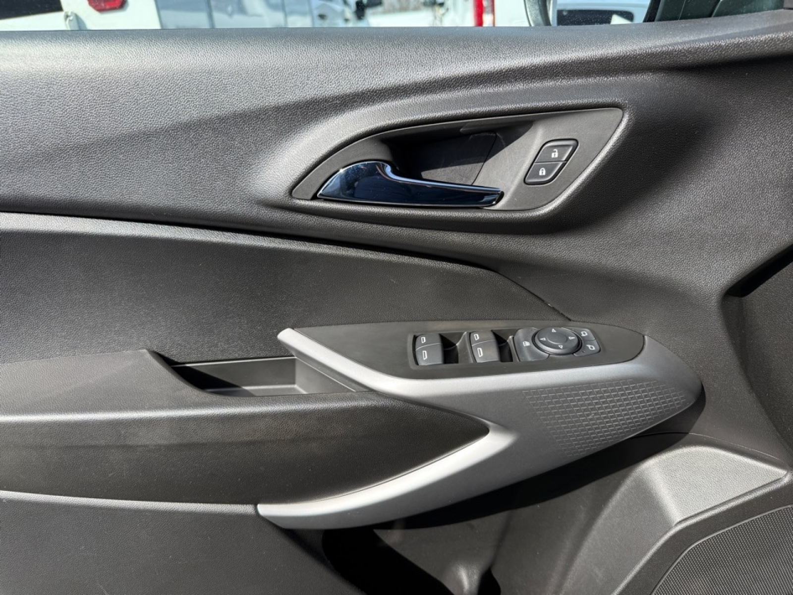 2024 Chevrolet Trax FWD SP, 39573, Photo