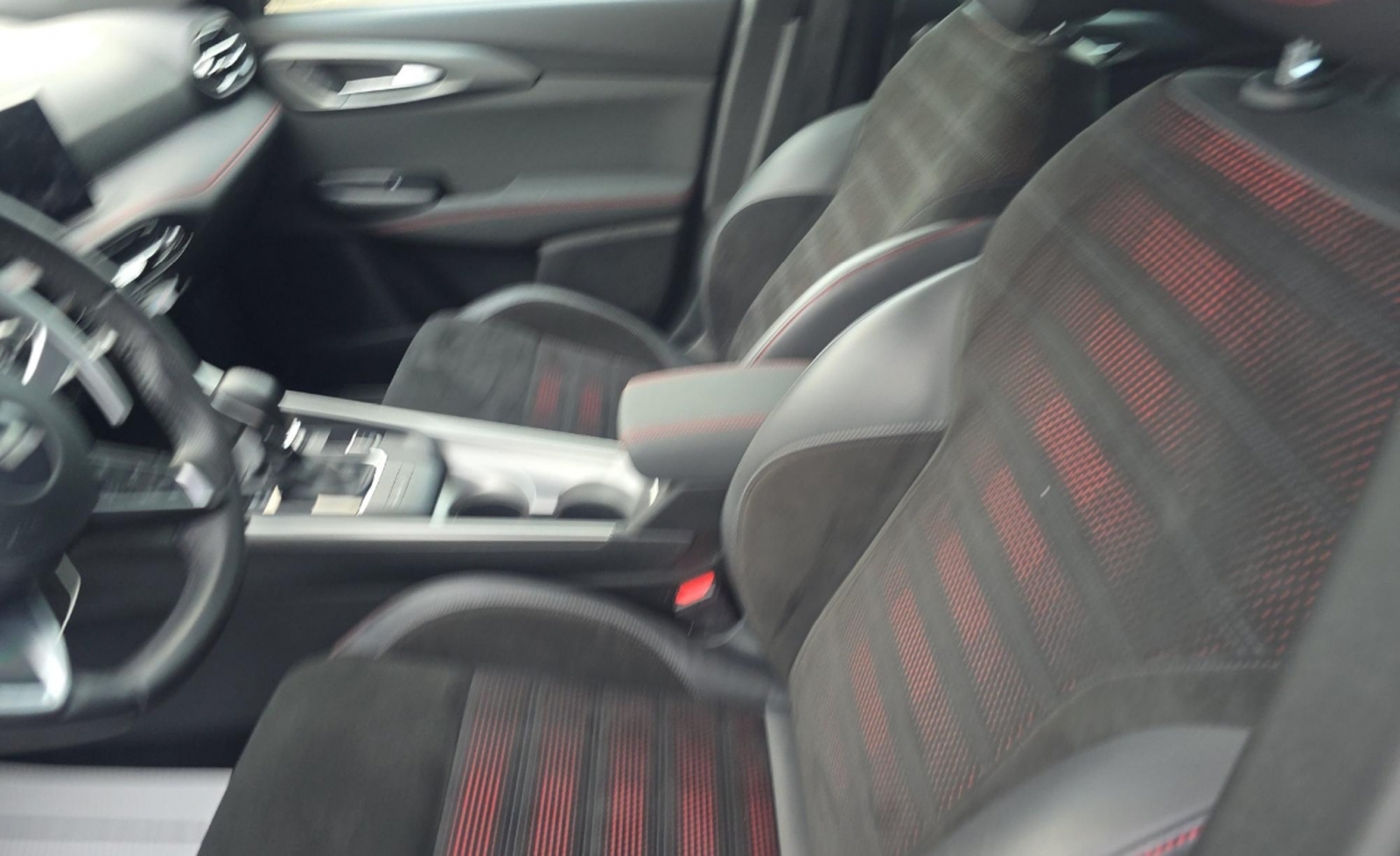 2024 Dodge Hornet R/T EAWD, 39805, Photo