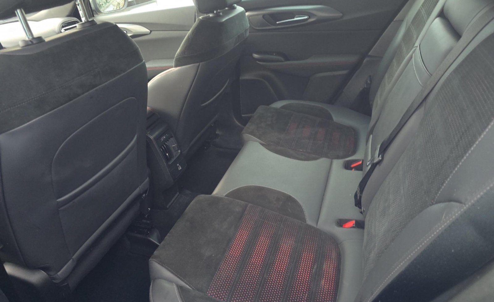 2024 Dodge Hornet R/T EAWD, 39805, Photo