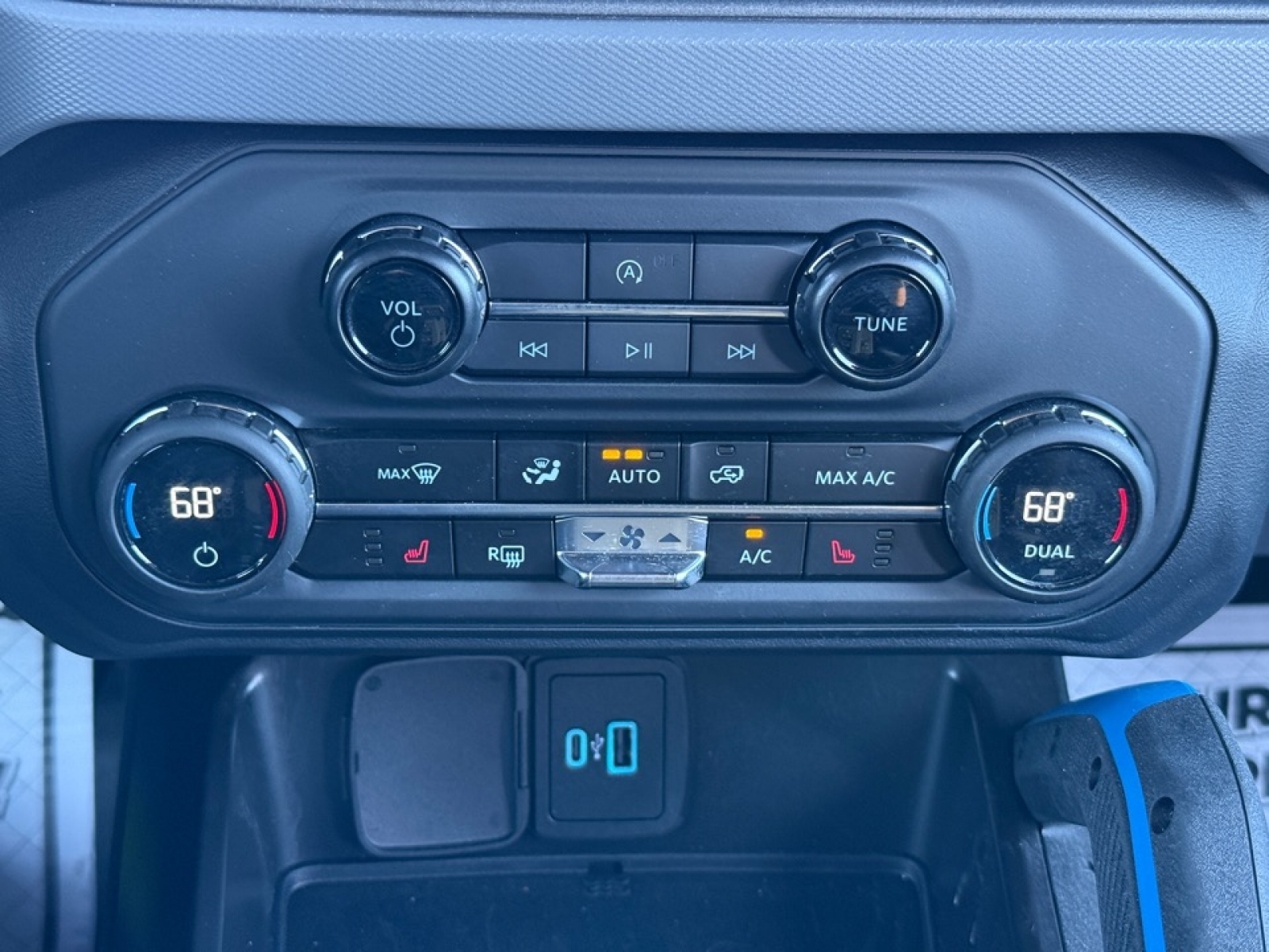 2024 Ford Bronco Black Diamond, 39163, Photo