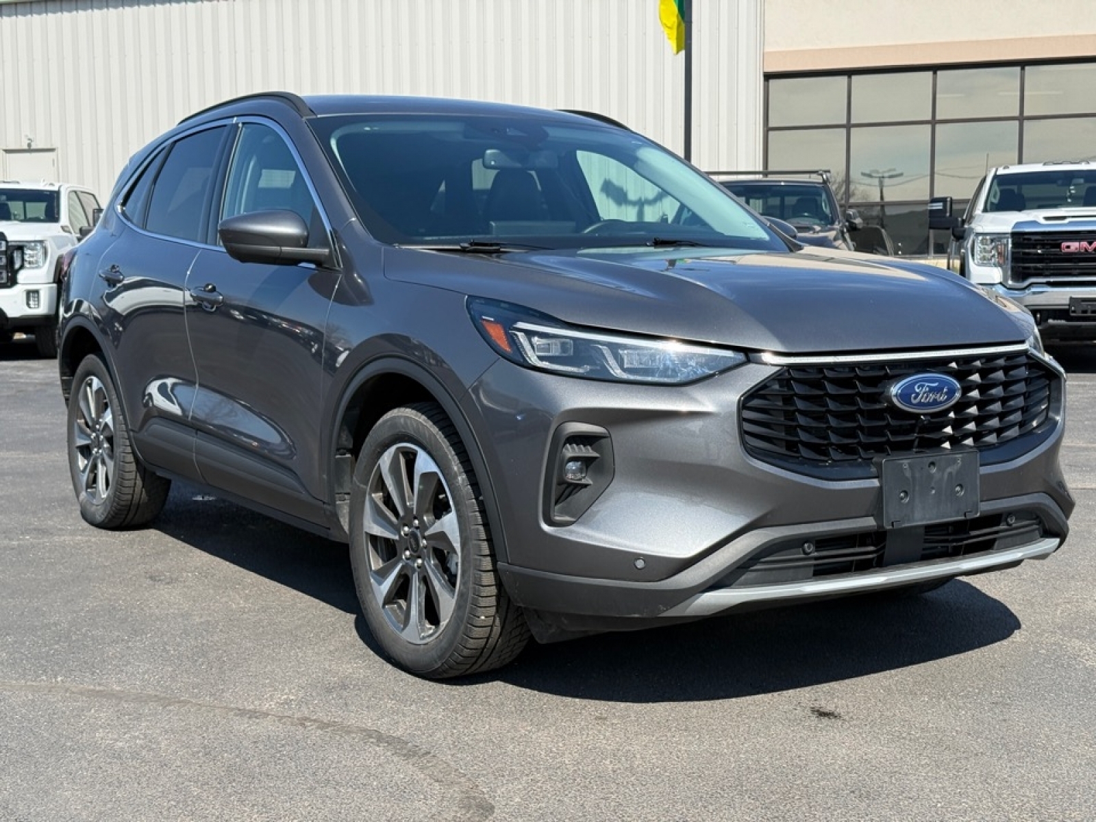 2024 Ford Escape Platinum, 39667, Photo