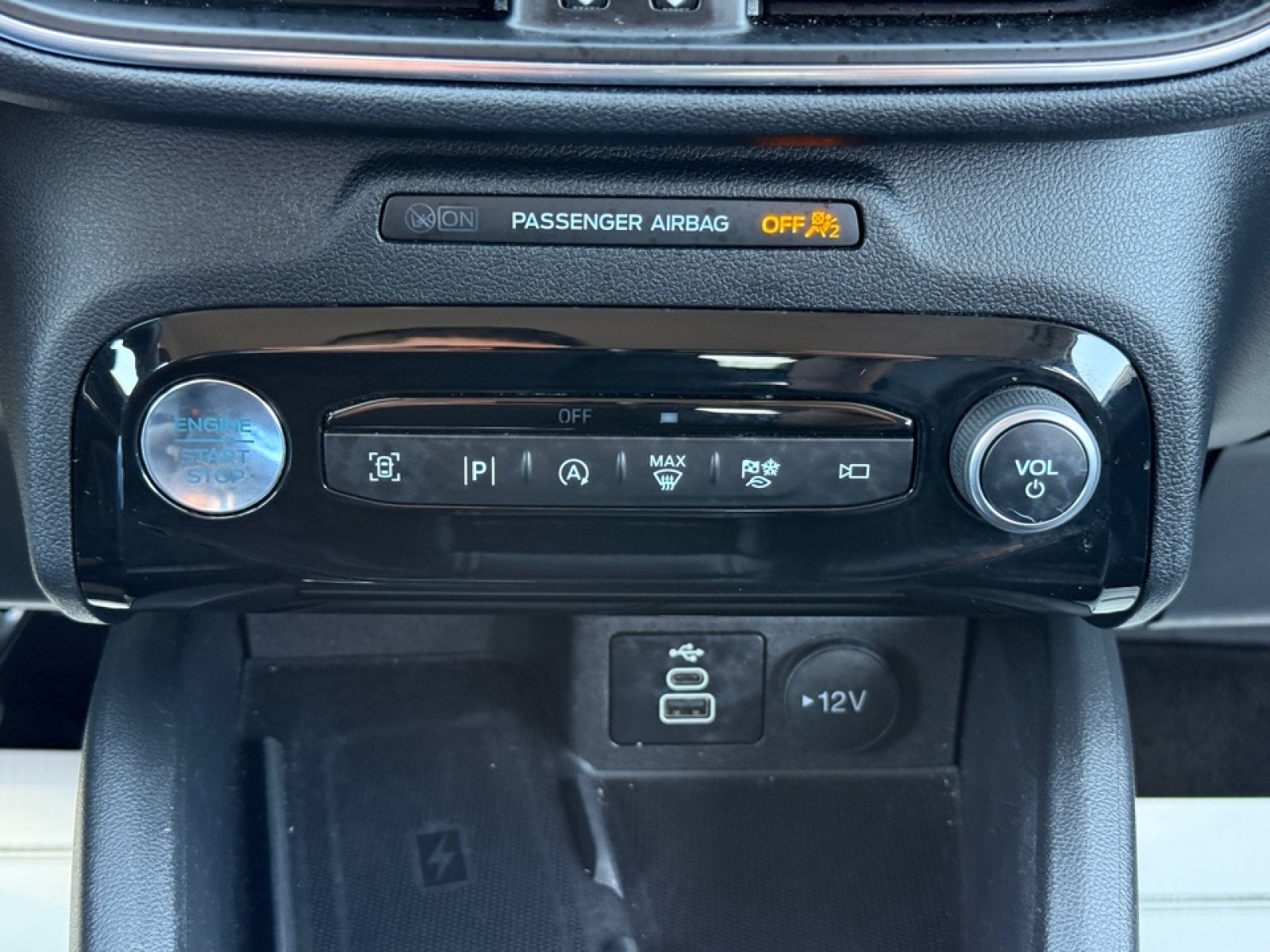 2024 Ford Escape Platinum, 39667, Photo