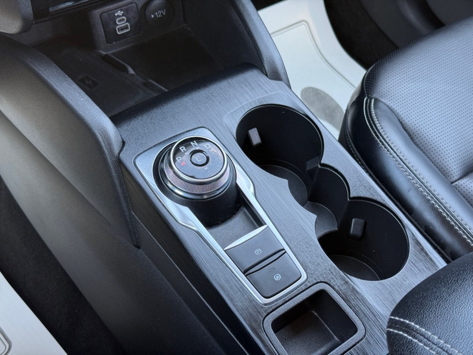 2024 Ford Escape Platinum, 39667, Photo