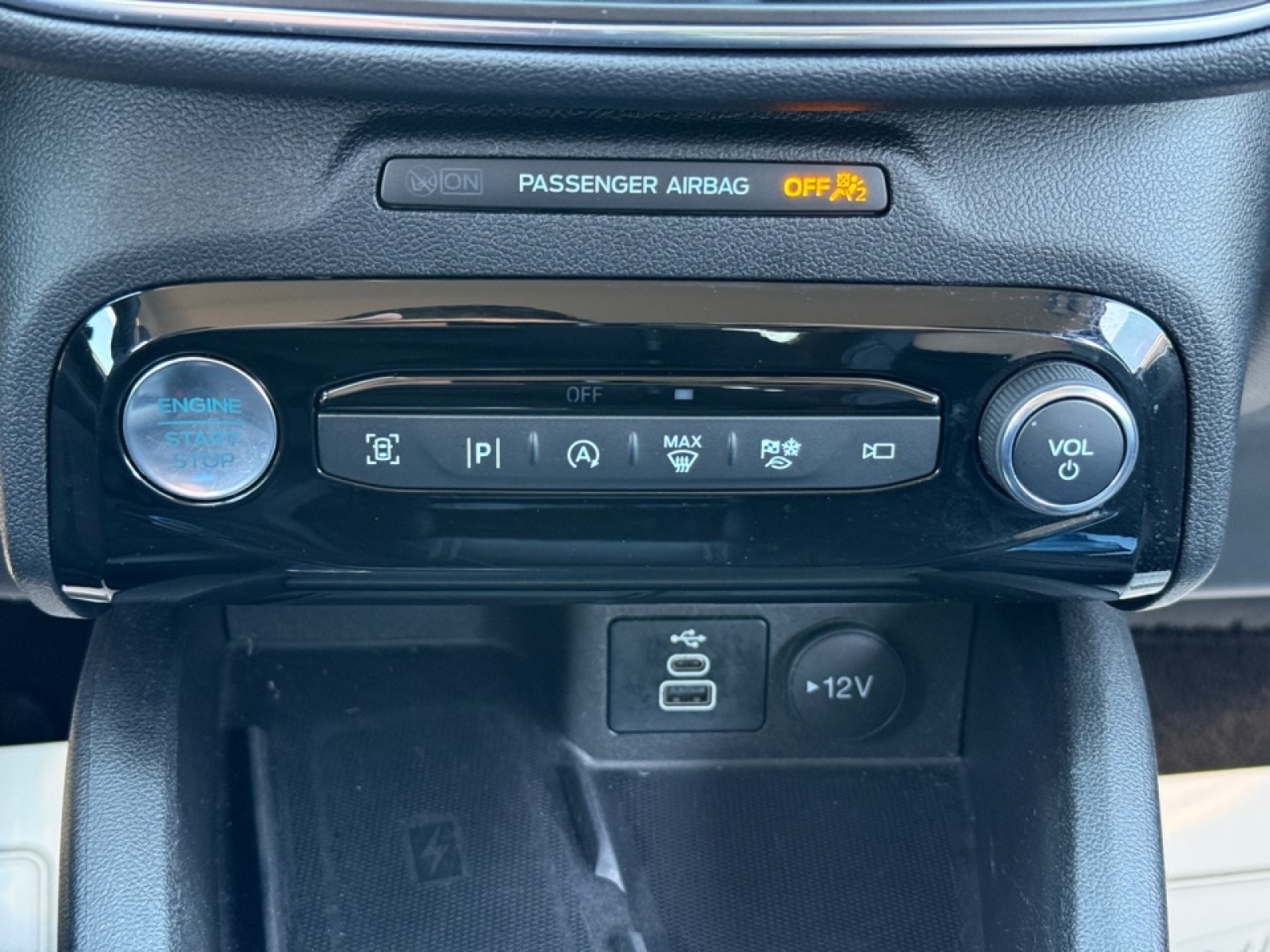 2024 Ford Escape Platinum, 39668, Photo