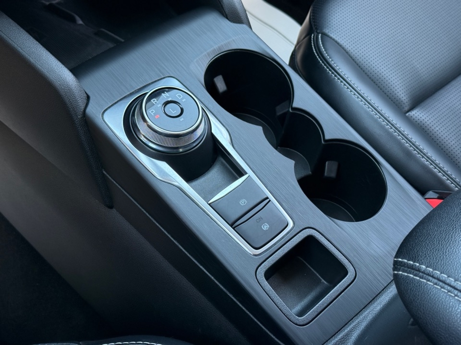 2024 Ford Escape Platinum, 39668, Photo