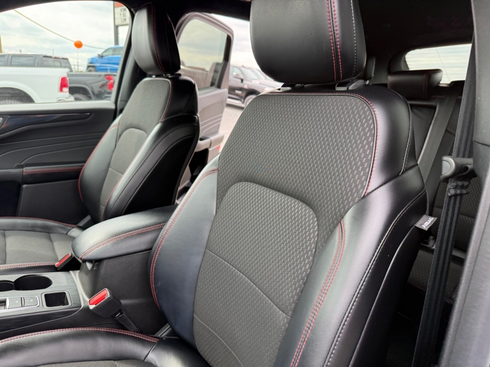 2024 Ford Escape ST-Line Select, 39673, Photo