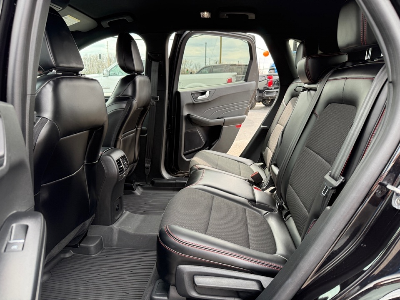 2024 Ford Escape ST-Line Select, 39673, Photo