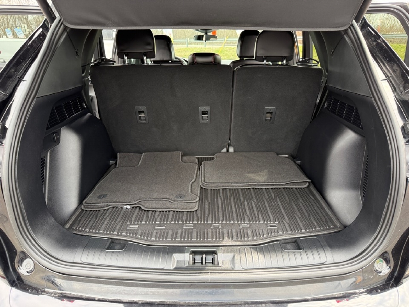 2024 Ford Escape ST-Line Select, 39673, Photo