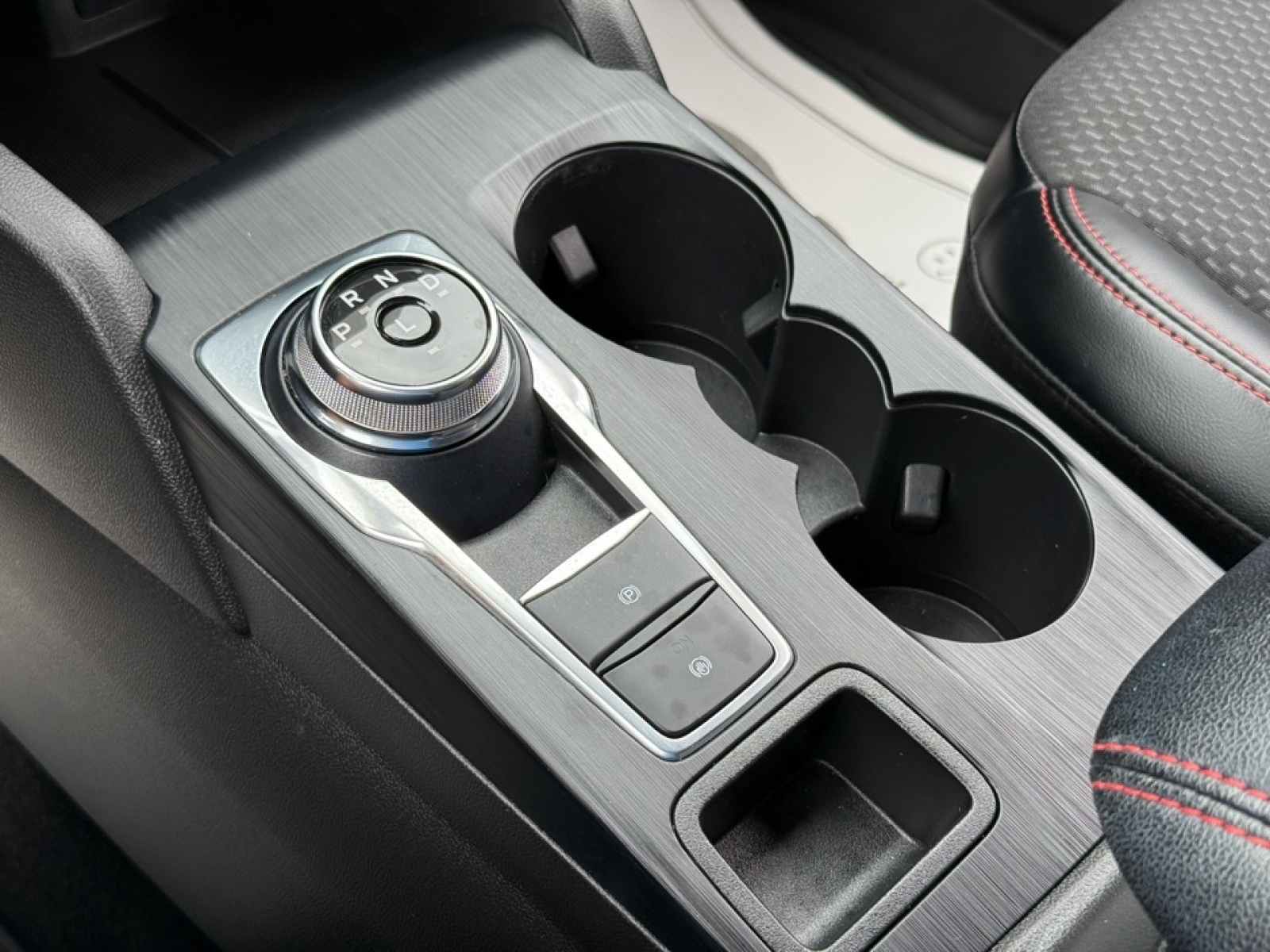 2024 Ford Escape ST-Line Select, 39673, Photo