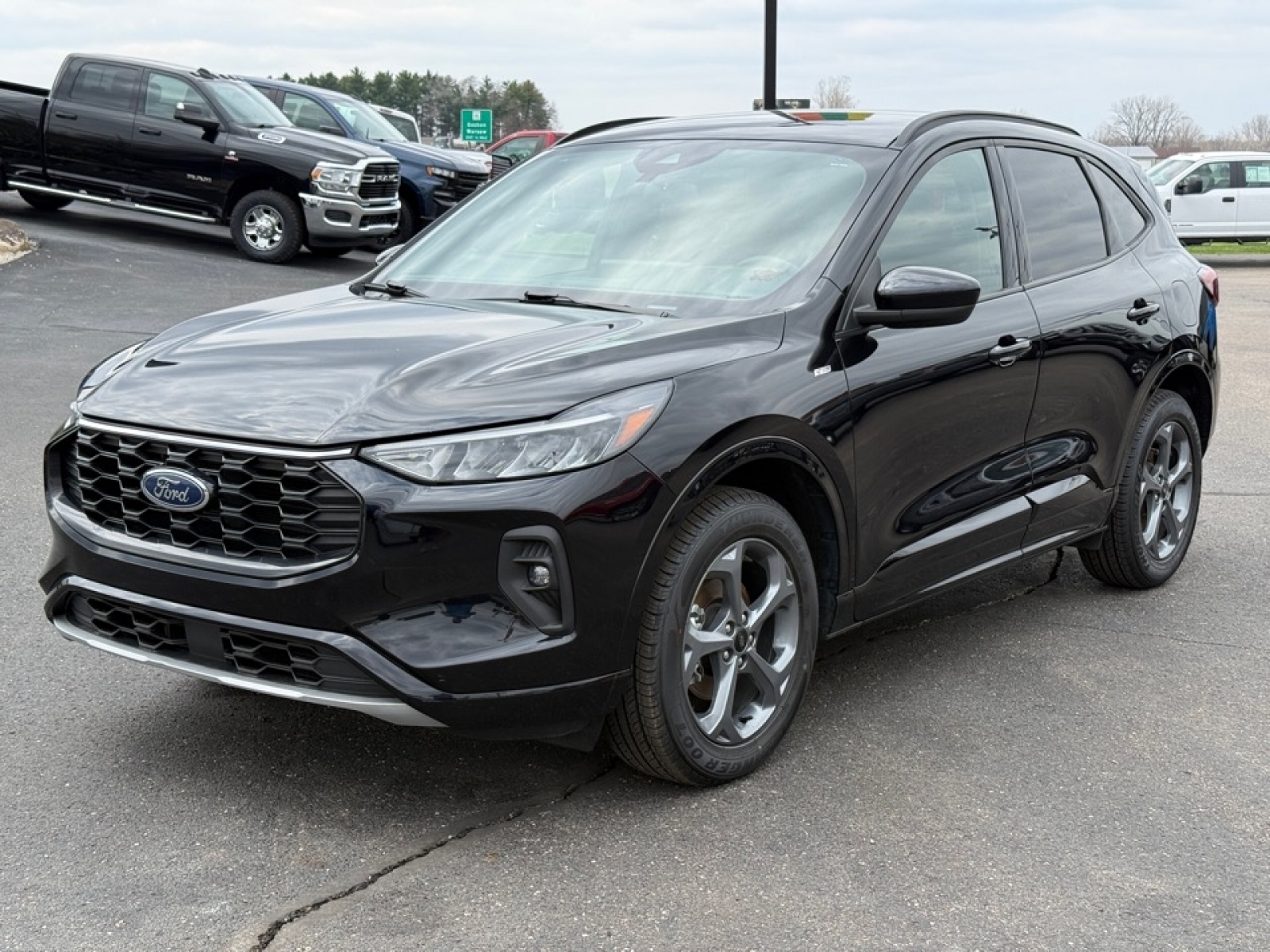 2024 Ford Escape ST-Line Select, 39673, Photo