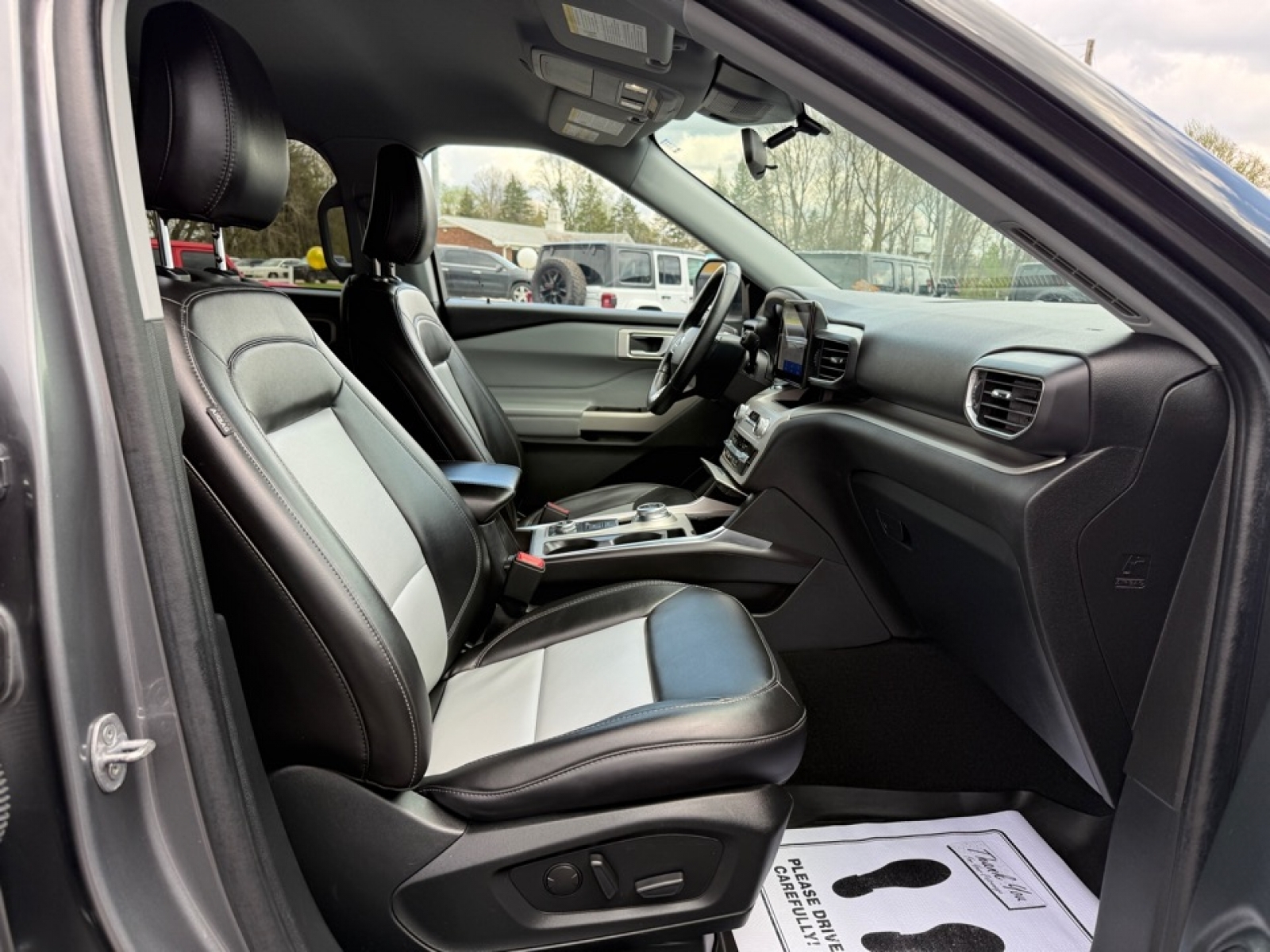 2024 Ford Explorer XLT, 39796, Photo