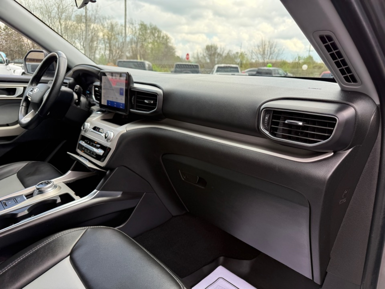 2024 Ford Explorer XLT, 39796, Photo