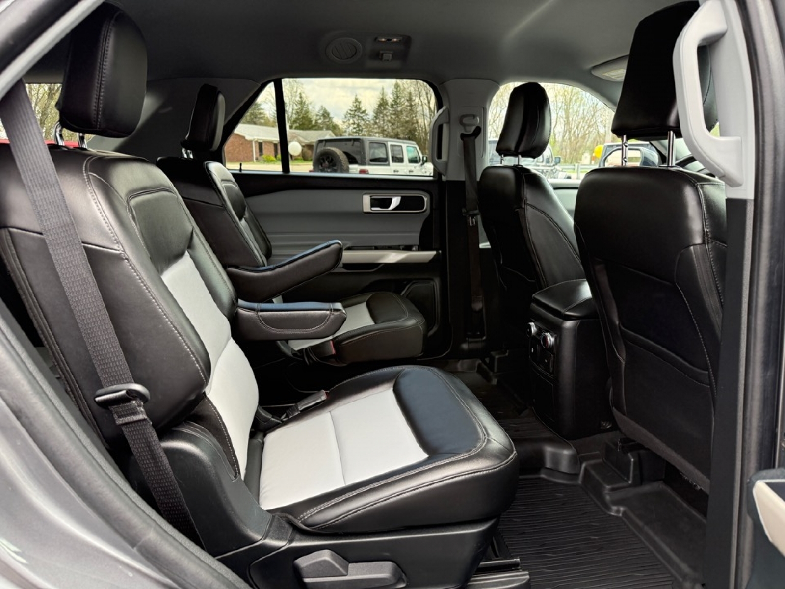 2024 Ford Explorer XLT, 39796, Photo