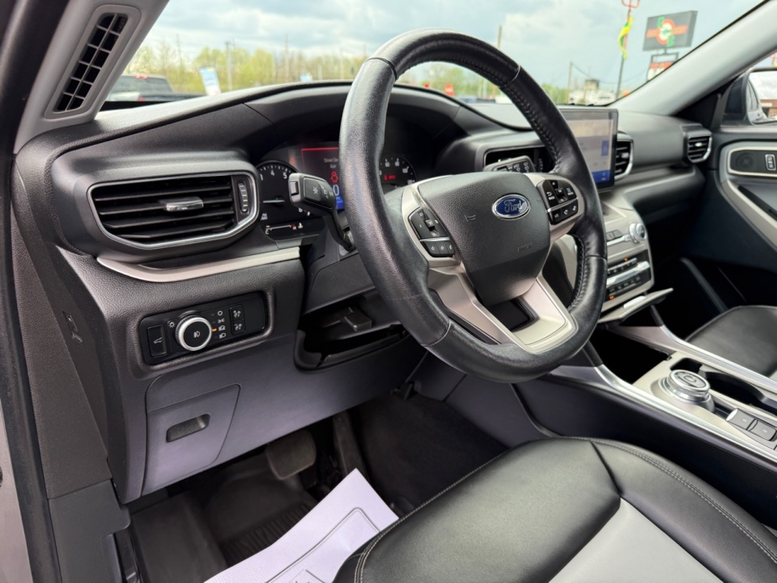 2024 Ford Explorer XLT, 39796, Photo