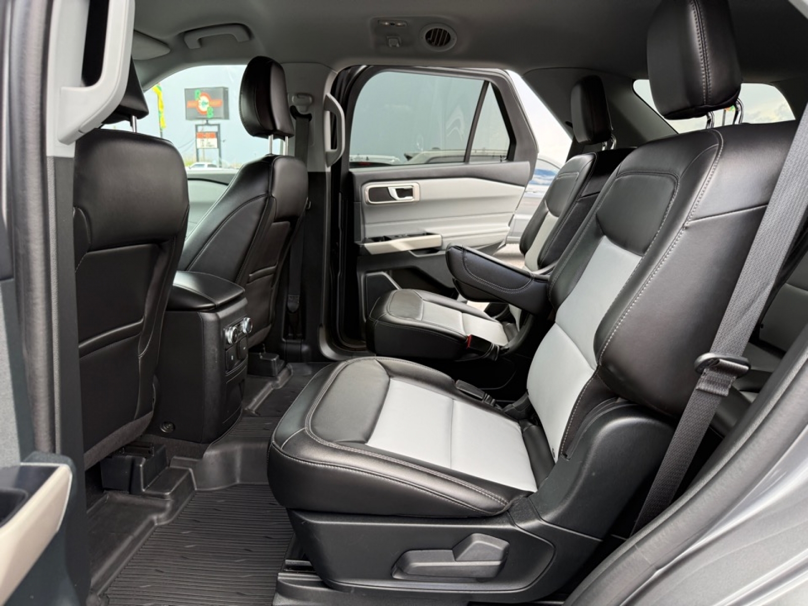 2024 Ford Explorer XLT, 39796, Photo