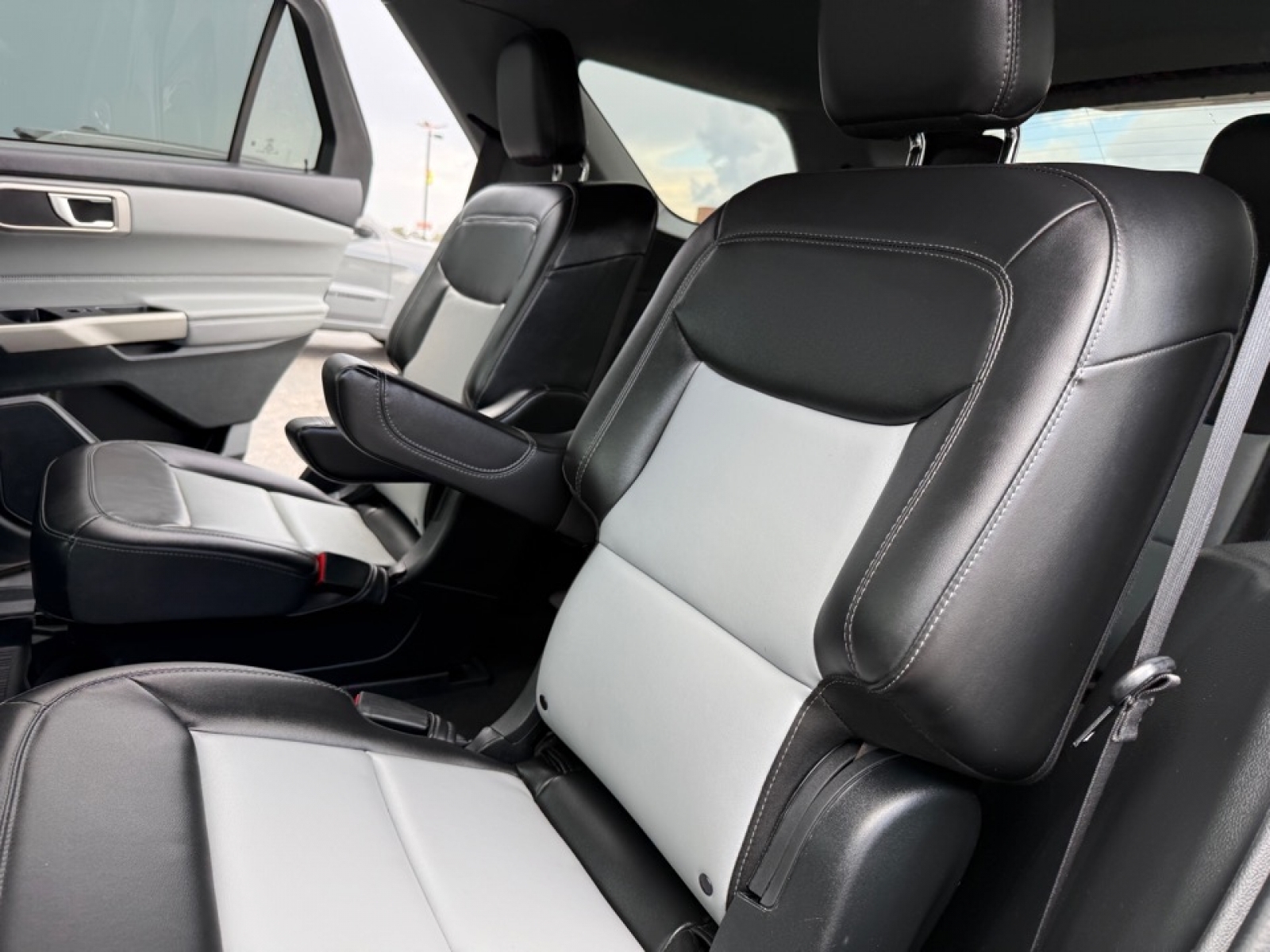 2024 Ford Explorer XLT, 39796, Photo