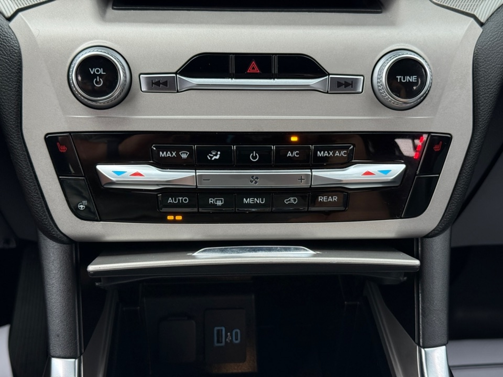 2024 Ford Explorer XLT, 39796, Photo