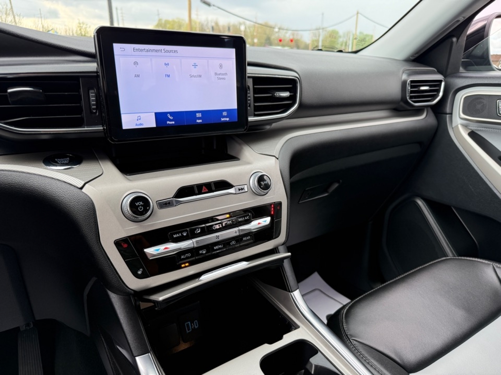 2024 Ford Explorer XLT, 39796, Photo